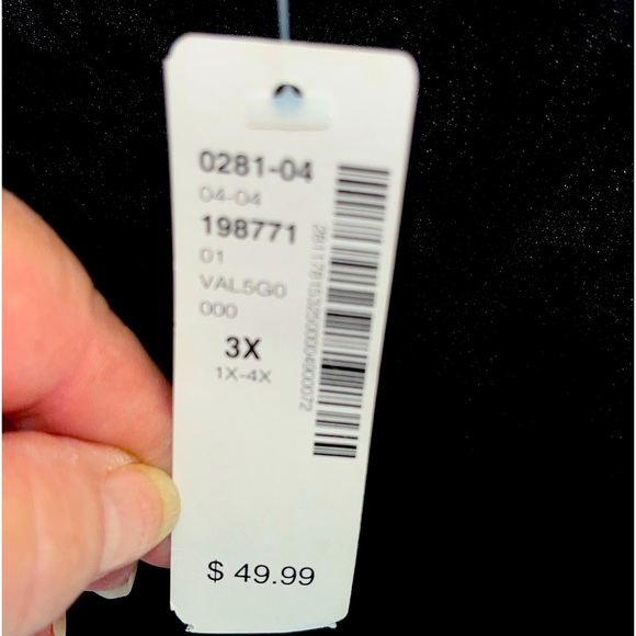 NWT 🆕💗Gorgeous nightgown black lace over black and pink satin type fabric - Picture 3 of 4